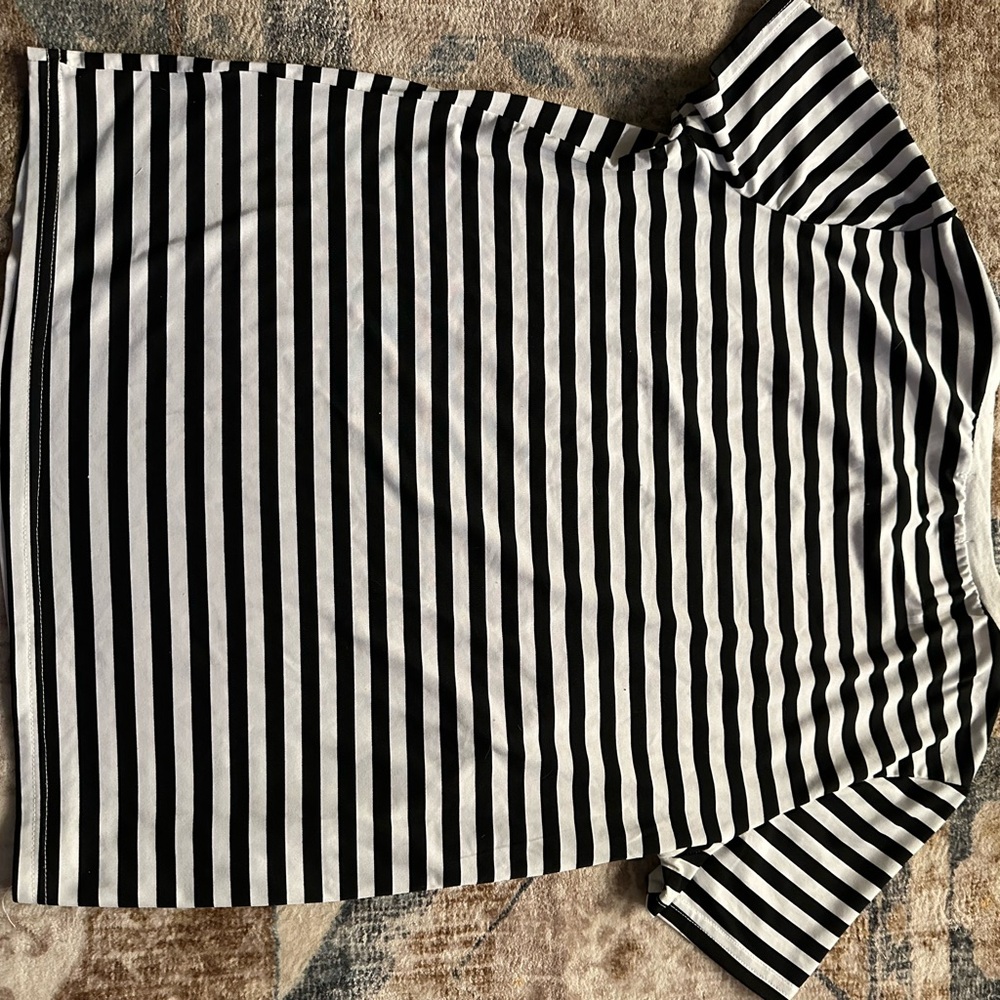 SHEIN Black and White Striped Tee with Red Heart - Picture 4 of 4